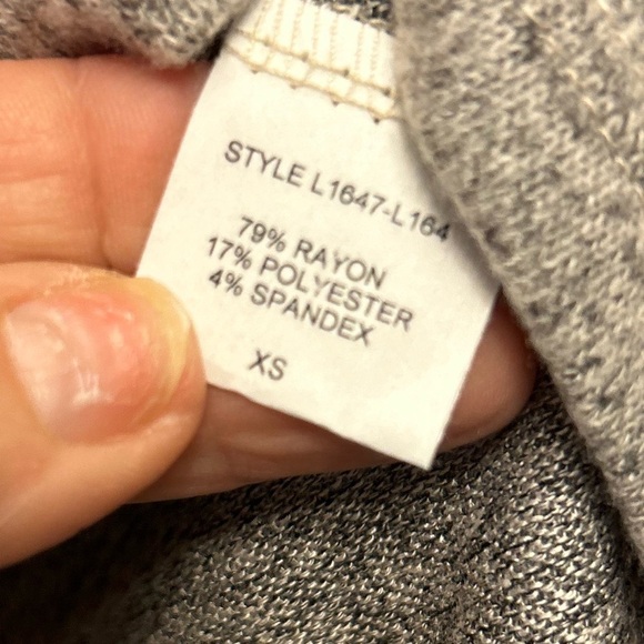 White Lili gray cowl neck size XS NWOT 30%off w♥️ #71 - Picture 5 of 8